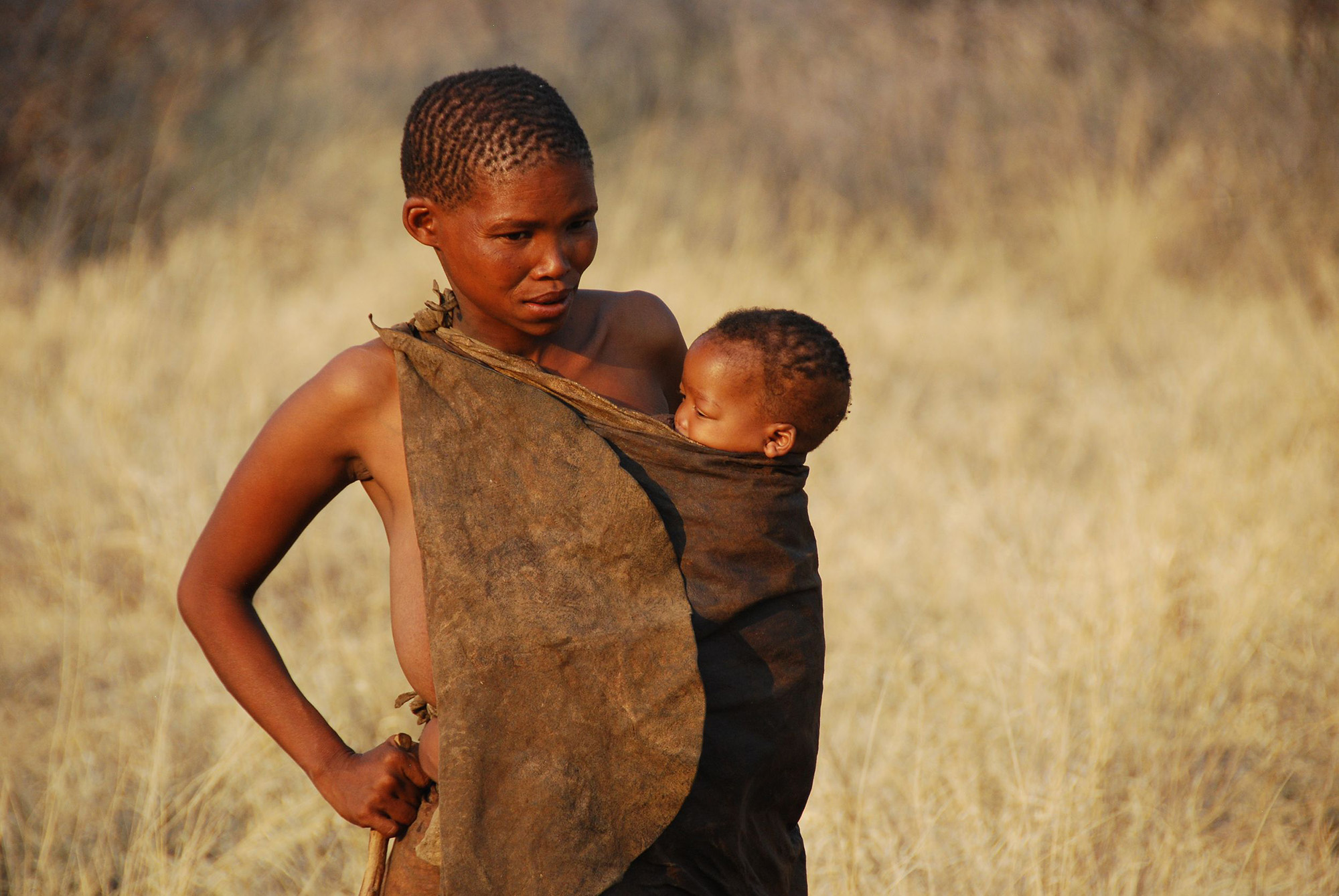 A San woman with a child in the Kalahari – the San have lived in this region for tens of thousands of years